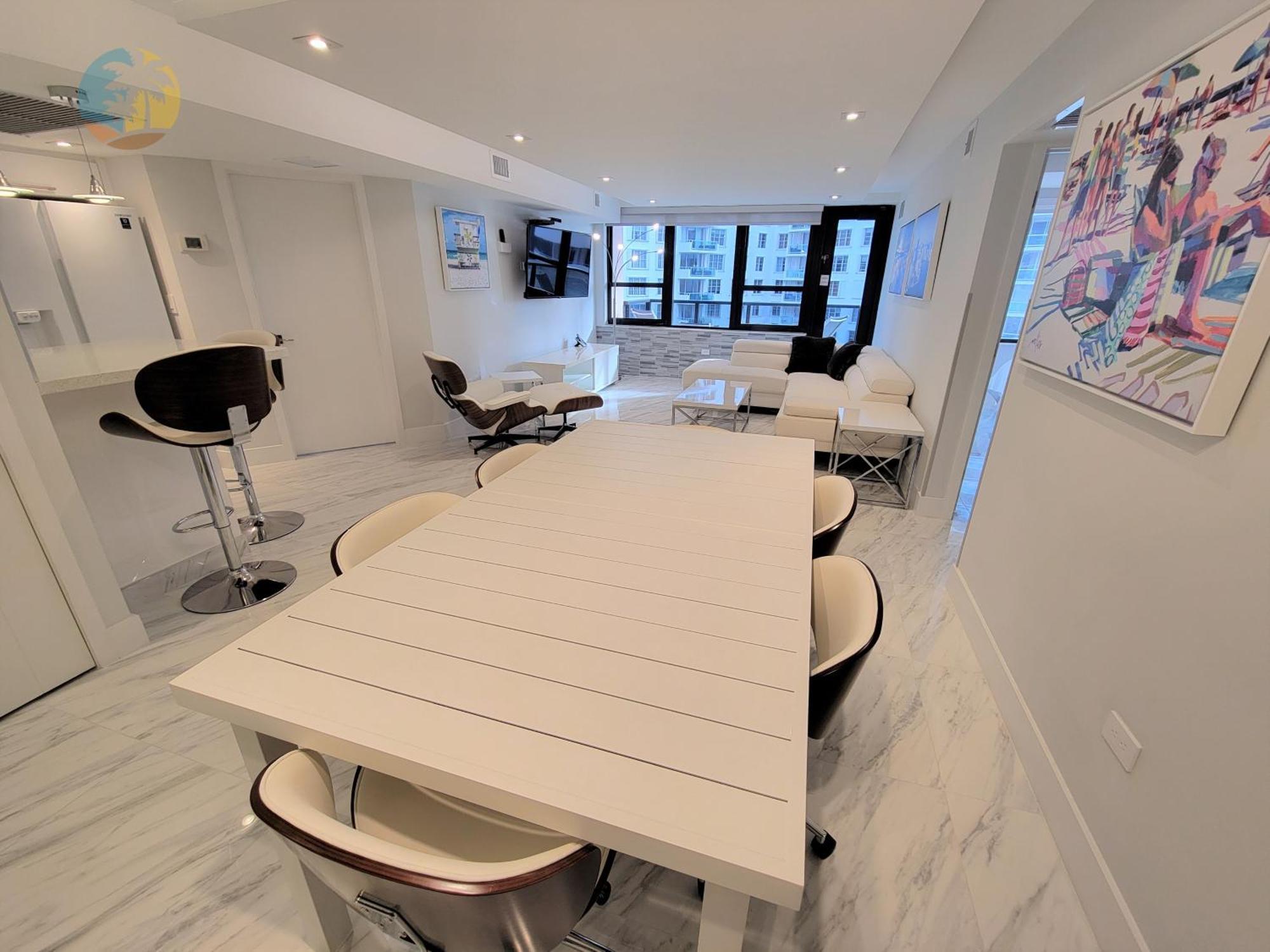 Deluxe Beach Resort - Hora Rentals Miami Beach Room photo